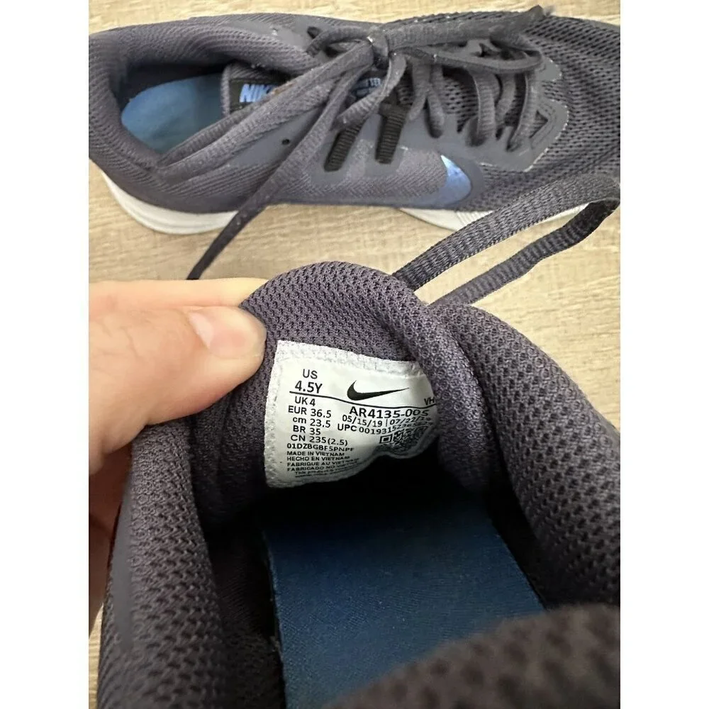 Nike Blue Sneakers - Picture 3 of 9
